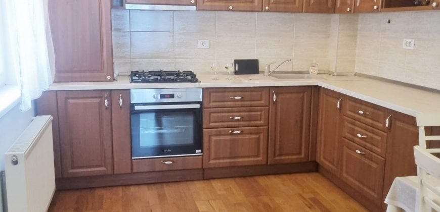 Apartament 2 camere , decomandat, Parter cu balcon, finisat, mobilat, utilat, Centru, bloc nou !