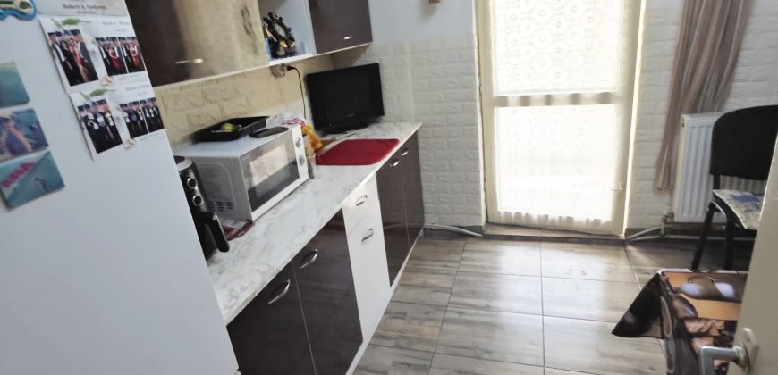Apartament 3 camere decomandat, etaj 1, 2 bai, Cetate!