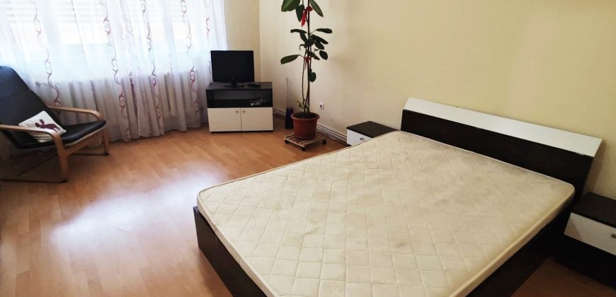 Garsoniera, mobilata ,utilata, Cetate, aproape de Bulevardul Transilvaniei !