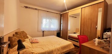 Apartament 3 camere decomandat ,finisat, Parter inalt, 2 bai, balcon, Cetate !