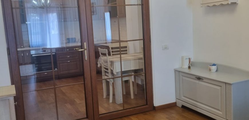 Apartament 2 camere , decomandat, Parter cu balcon, finisat, mobilat, utilat, Centru, bloc nou !