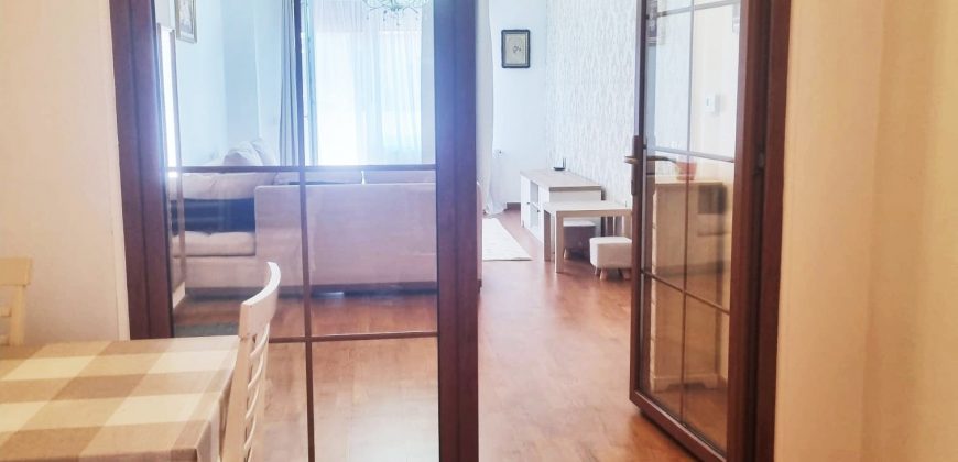 Apartament 2 camere , decomandat, Parter cu balcon, finisat, mobilat, utilat, Centru, bloc nou !
