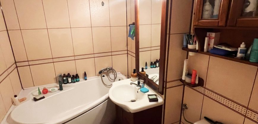 Apartament 3 camere decomandat ,finisat, Parter inalt, 2 bai, balcon, Cetate !