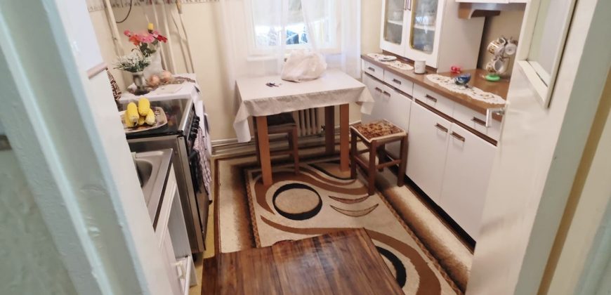 Apartament 2 camere decomandat, etaj 1, Cetate!
