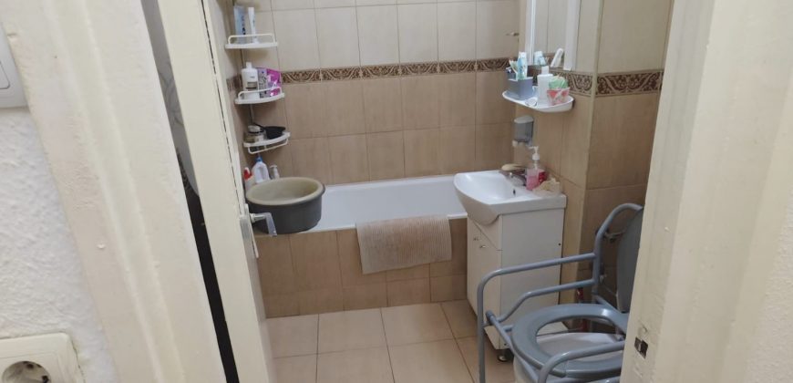 Apartament 3 camere decomandat, etaj 1, 2 bai, Cetate!
