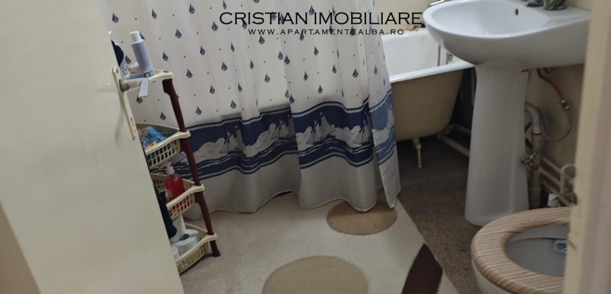 Apartament 2 camere decomandat, etaj 1, Cetate!