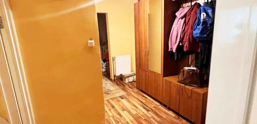 Apartament 3 camere decomandat ,finisat, Parter inalt, 2 bai, balcon, Cetate !
