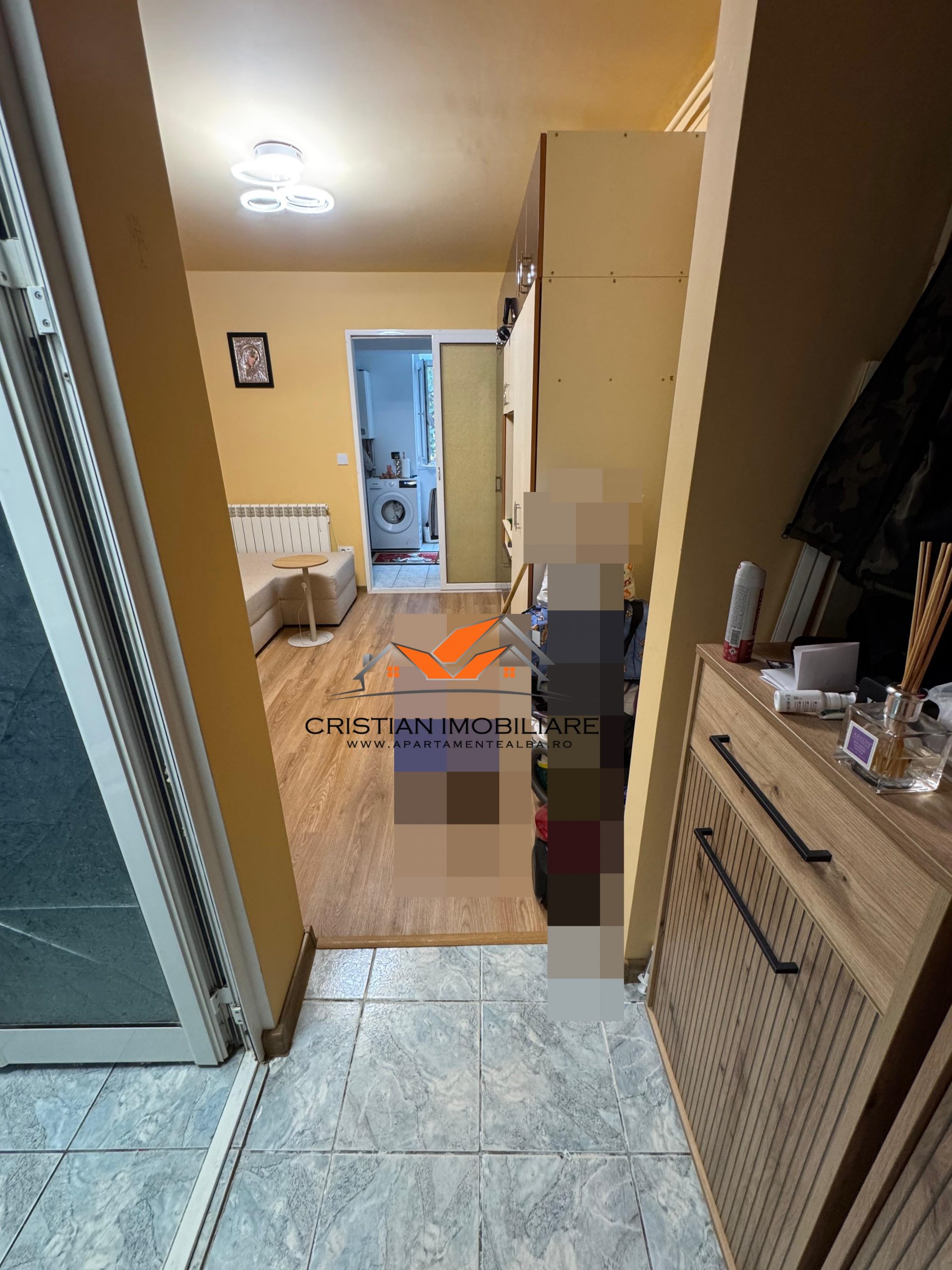 Garsoniera, finisata, etaj 1,25 mp, Cetate!