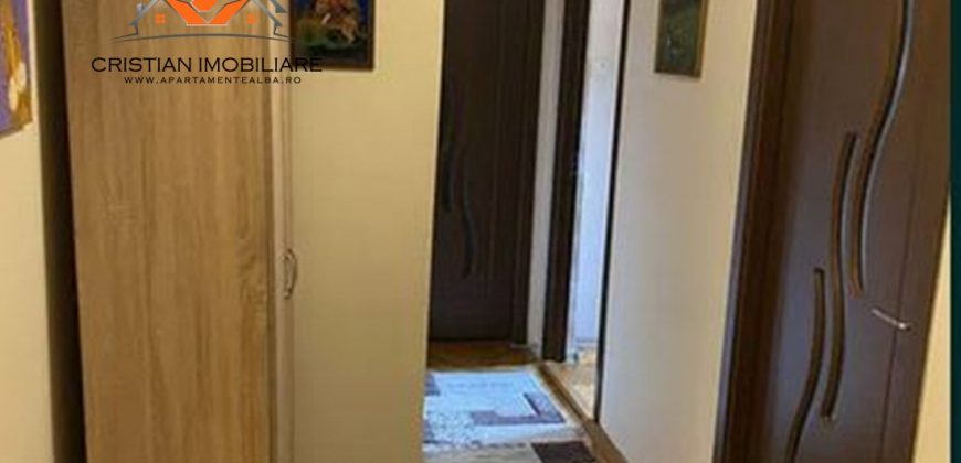 Apartament 3 camere, 2 bai, mobilat-utilat, etaj 3, Cetate-Mercur