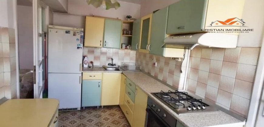 Apartament 3 camere decomandat, mobilat, utilat,bloc cu lift ,Centru !