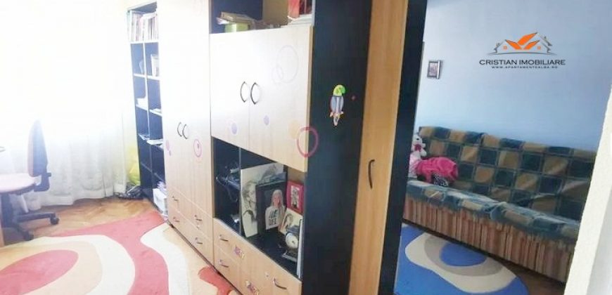 Apartament 3 camere decomandat, mobilat, utilat,bloc cu lift ,Centru !