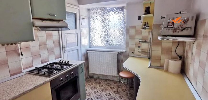 Apartament 3 camere decomandat, mobilat, utilat,bloc cu lift ,Centru !