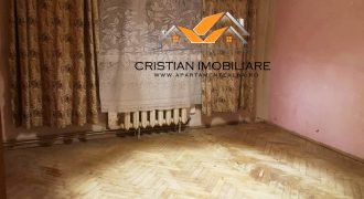 Apartament 3 camere decomandat, etaj intermediar, Cetate!
