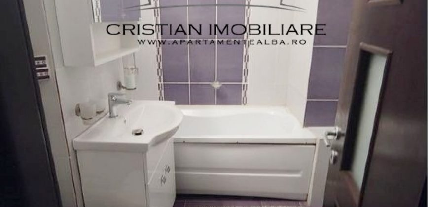 Apartament 3 camere decomandat, etaj 2, mobilat, utilat, zona Centru !