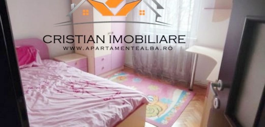 Apartament 3 camere decomandat, etaj 2, mobilat, utilat, zona Centru !