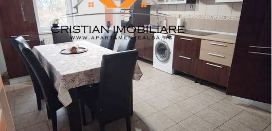Apartament 3 camere decomandat, etaj 2, mobilat, utilat, zona Centru !