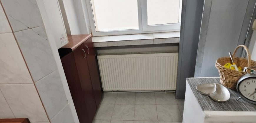 Apartament 2 camere decomandat, etaj 3, Cetate-Bulevard !