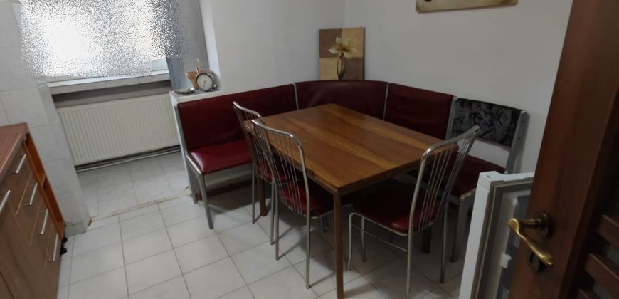 Apartament 2 camere decomandat, etaj 3, Cetate-Bulevard !
