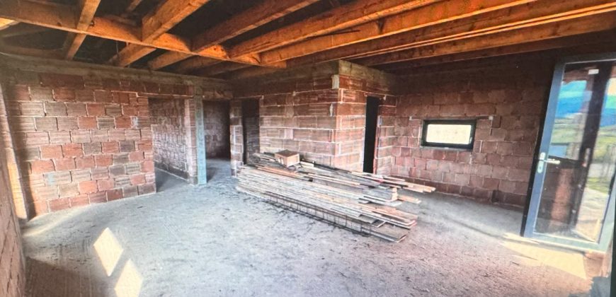 Casa individuala semifinisata, pe nivel, cartier Orizont