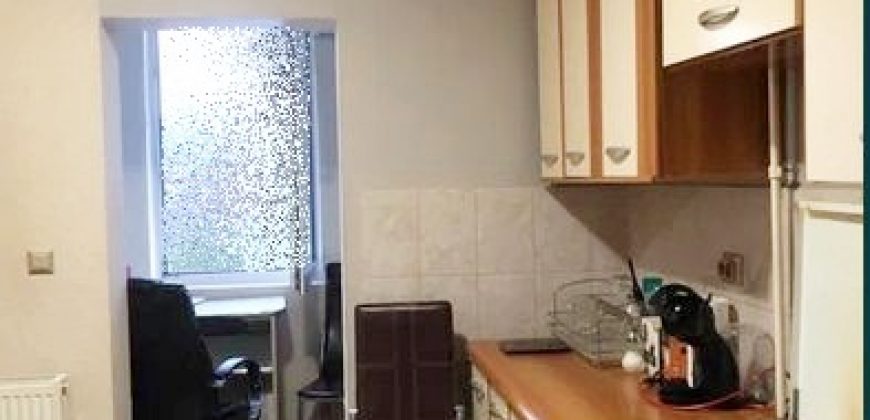 Apartament 2 camere decomandat, mobilat, utilat, Cetate-Mercur !