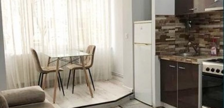 Apartament 2 camere , modificat in 3 camere, etaj 1, mobilat, utilat, Cetate !