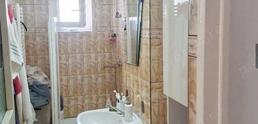 Apartamet 2 camere decomandat , etaj 2, Cetate!