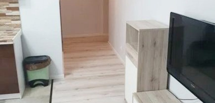 Apartament 2 camere , modificat in 3 camere, etaj 1, mobilat, utilat, Cetate !